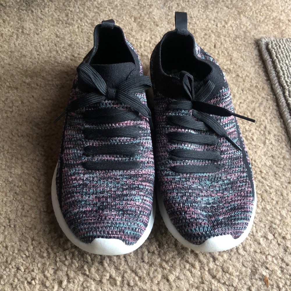 Sketchers memory foam shoes
